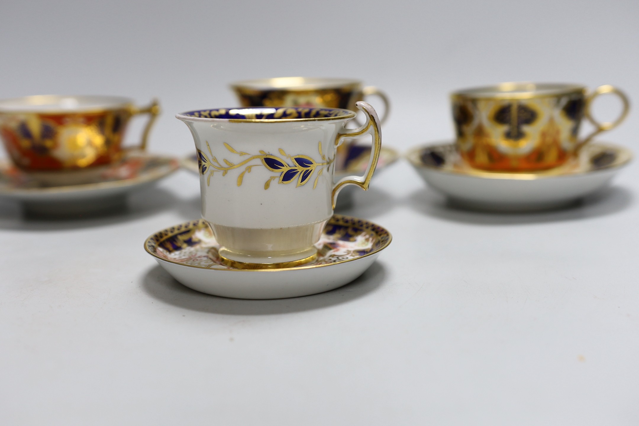 A selection of various English porcelain tea cups and saucers, to include Barr Flight Barr